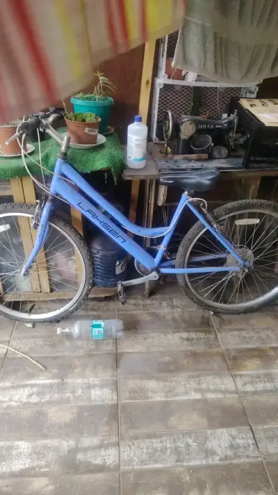 Bicicleta Lahsen azul para adulto en buen estado - miniatura 1