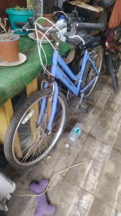 Bicicleta Lahsen azul para adulto en buen estado - miniatura 2