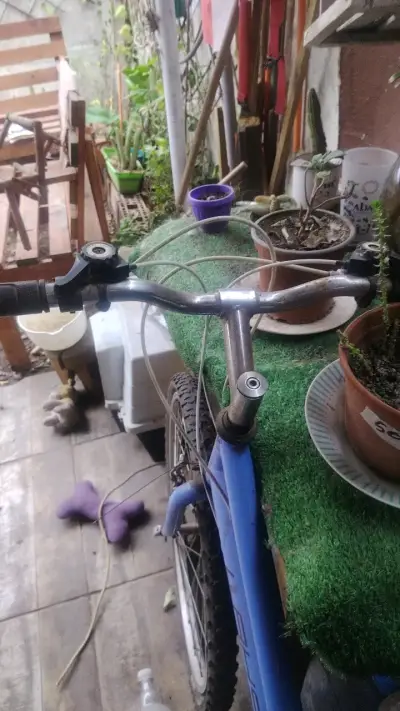 Bicicleta Lahsen azul para adulto en buen estado - miniatura 6