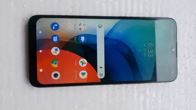 Smartphone Motorola color rojo en buen estado - miniatura 2