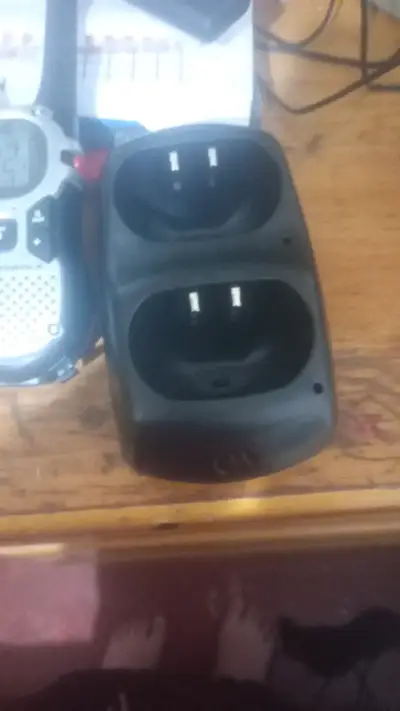 Walkie Talkies Motorola con Cargador - miniatura 3