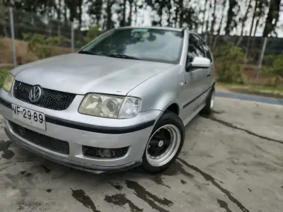 Volkswagen Polo 2002 en buen estado - miniatura 1