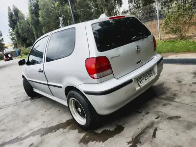 Volkswagen Polo 2002 en buen estado - miniatura 4