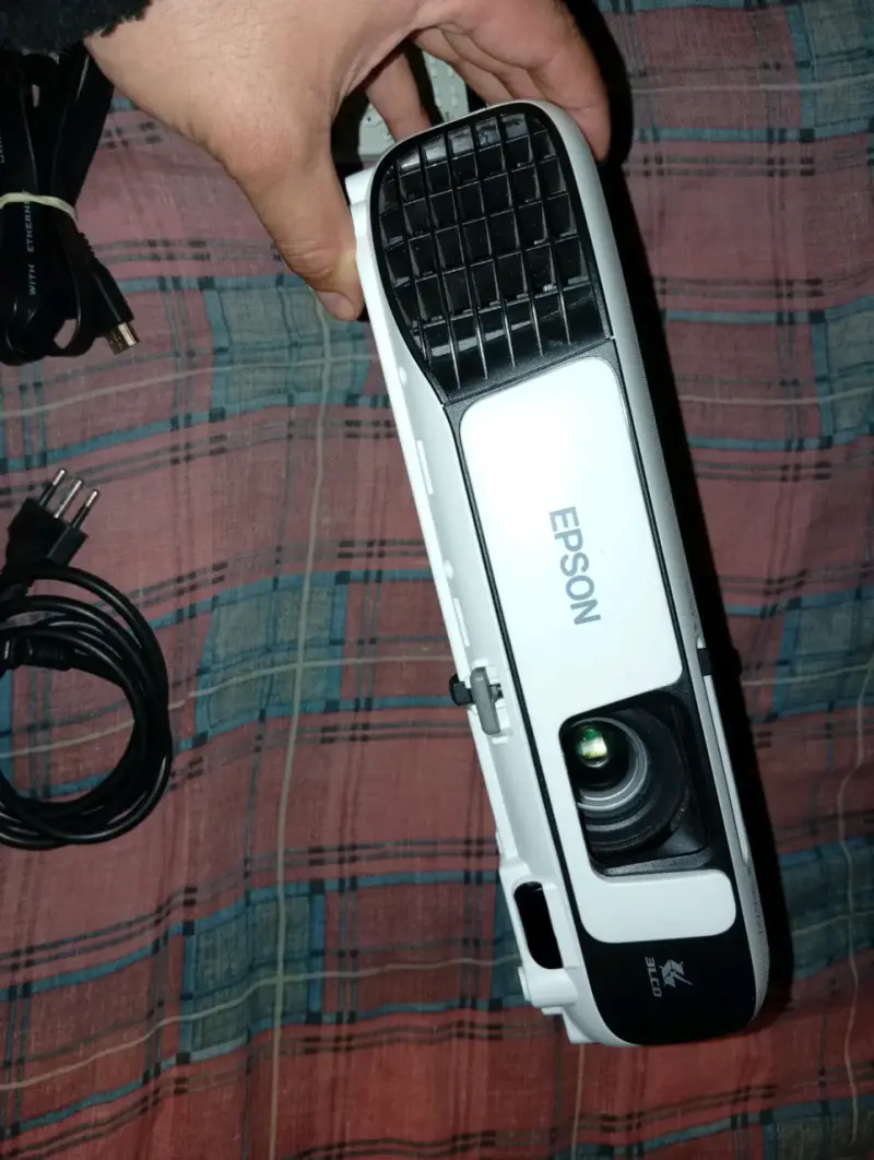 Proyector Epson S41+ con control remoto y cables - 2