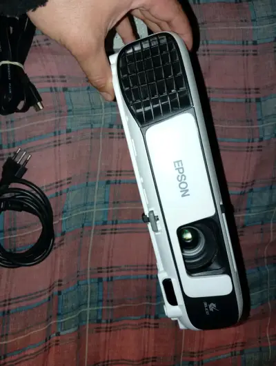 Proyector Epson S41+ con control remoto y cables - miniatura 2