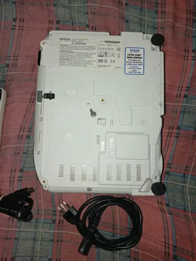 Proyector Epson S41+ con control remoto y cables - miniatura 3