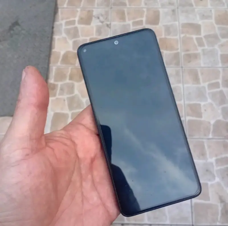 Smartphone Xiaomi Redmi con triple cámara - 2