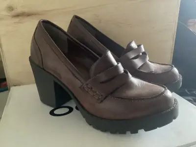 Zapatos de tacón alto marrones para mujer - miniatura 1