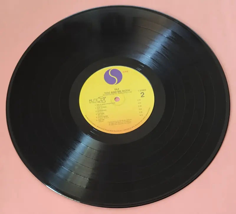 Vinilo Yaz You And Me Both en buen estado - 4