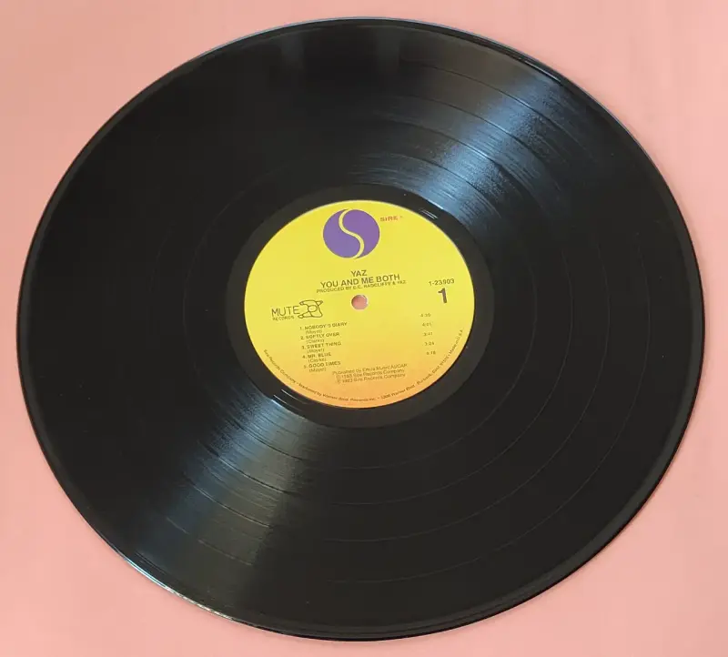 Vinilo Yaz You And Me Both en buen estado - 5