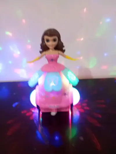Muñeca Princesa Bailarina con Luces y Música - miniatura 3