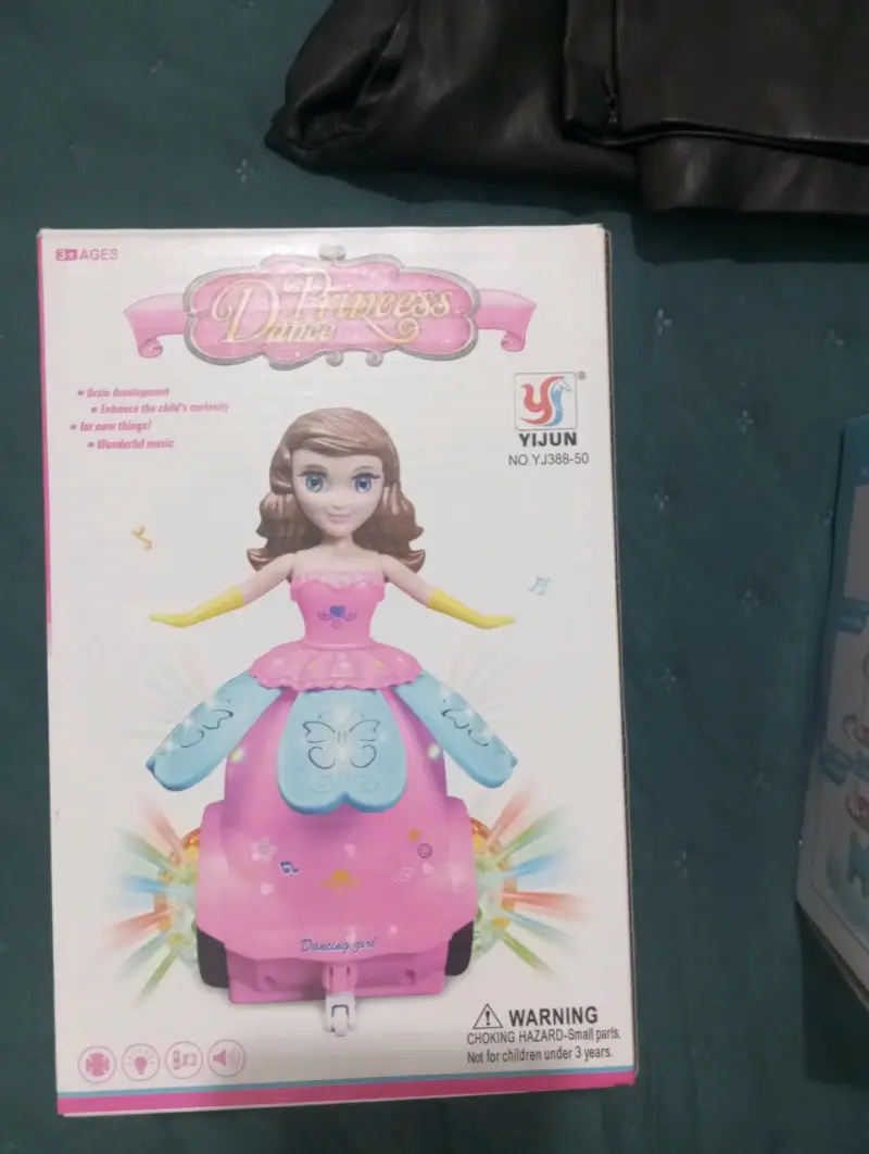 Muñeca Princesa Bailarina con Luces y Música - 4
