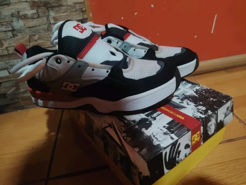 Zapatillas DC Shoes negras y blancas - 2