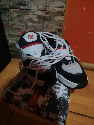 Zapatillas  DC Shoes negras y blancas - miniatura 4