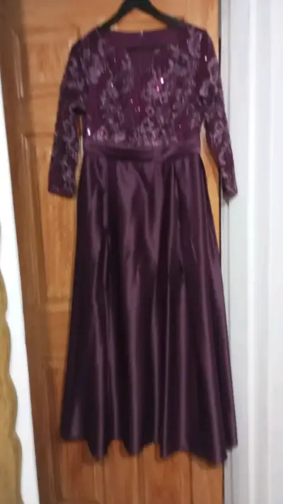 Vestido de fiesta largo morado con encaje - miniatura 2