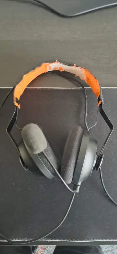 Audífonos gaming con micrófono Marca Cougar - miniatura 1