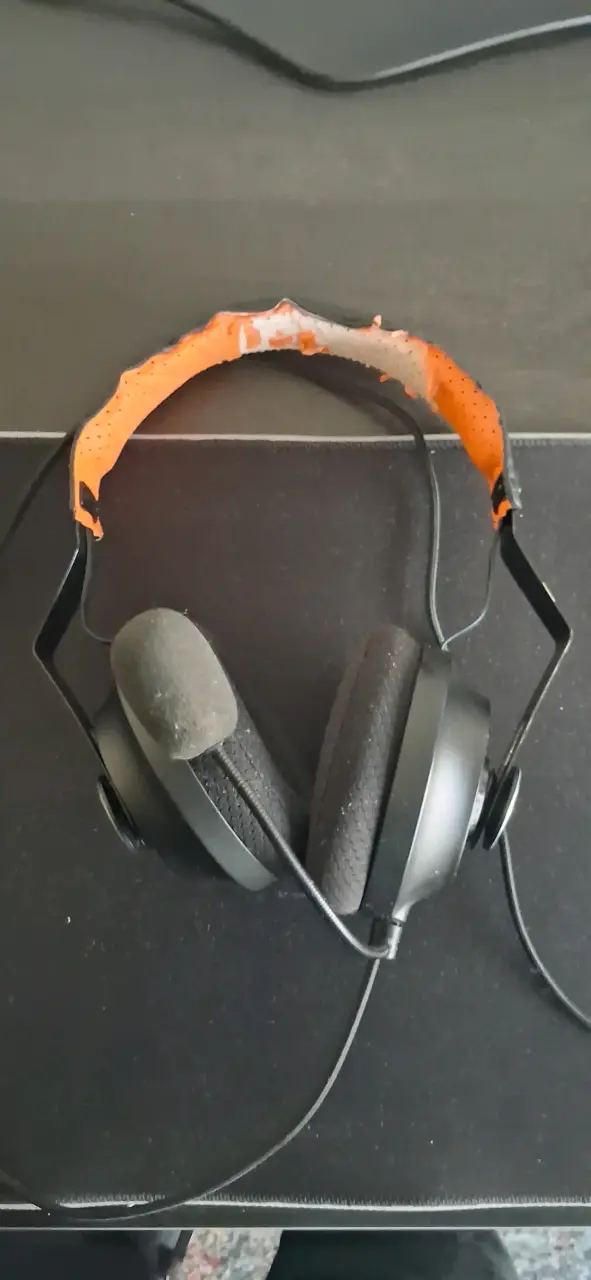 Audífonos gaming con micrófono Marca Cougar - 2