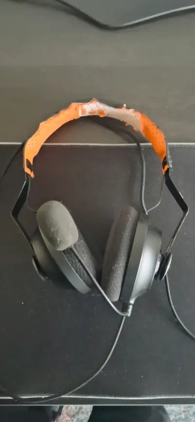 Audífonos gaming con micrófono Marca Cougar - miniatura 2
