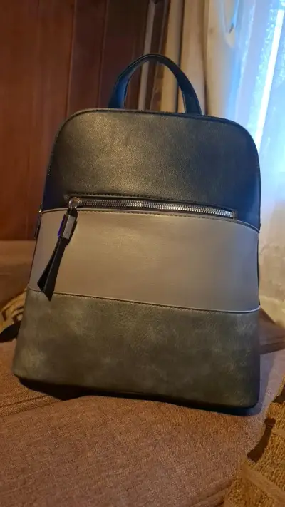 Mochila de cuero sintético tricolor elegante - miniatura 1