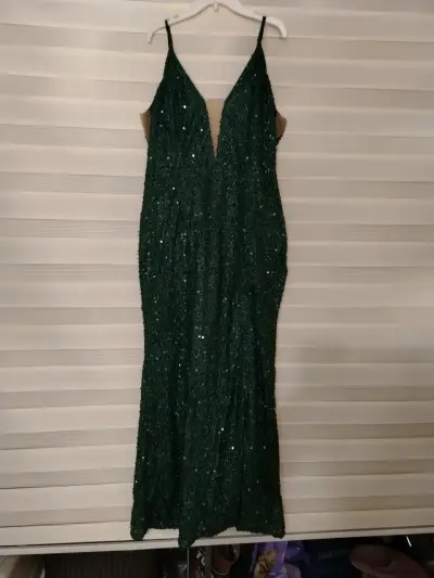 Vestido de noche verde esmeralda con lentejuelas - miniatura 1