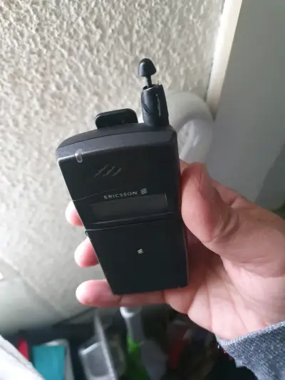 Teléfono celular Ericsson T18z clásico - miniatura 3