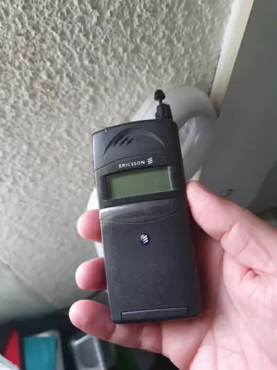 Teléfono celular Ericsson T18z clásico - miniatura 4