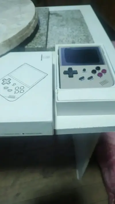 Consola portátil retro RG35XX color blanco - miniatura 1