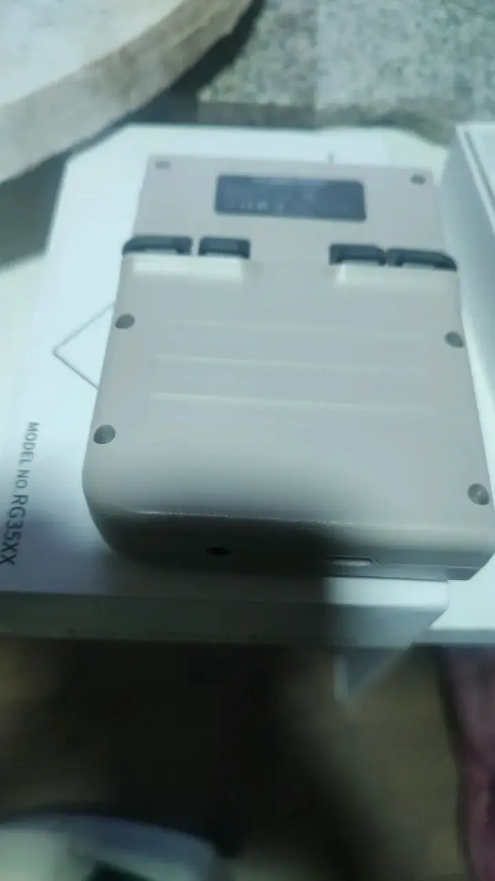 Consola portátil retro RG35XX color blanco - 2