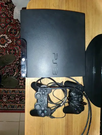 Consola PS3 con dos controles Sony - miniatura 2