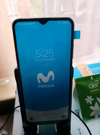 Smartphone Android con pantalla grande - miniatura 1