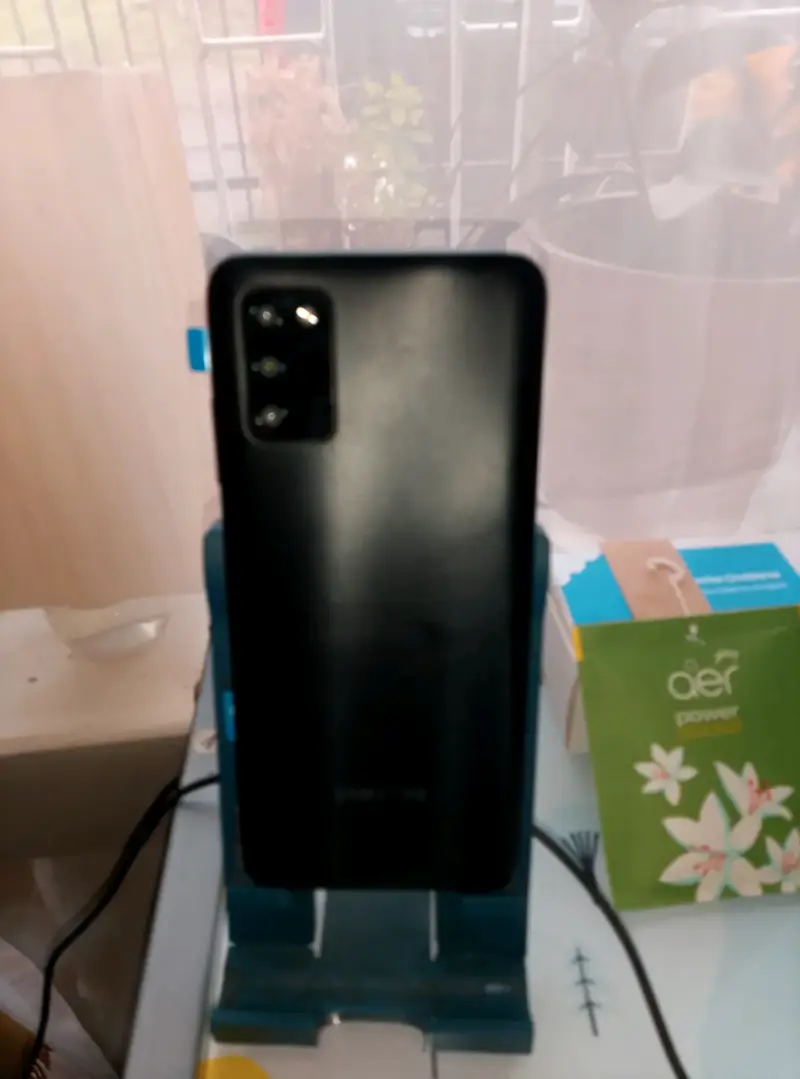 Smartphone Android con pantalla grande - 2