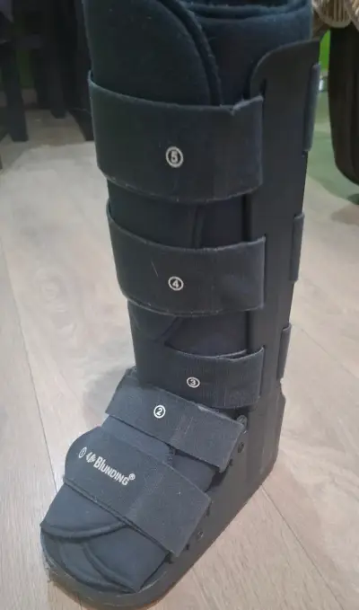 Bota ortopédica Blunding negra ajustable - miniatura 1