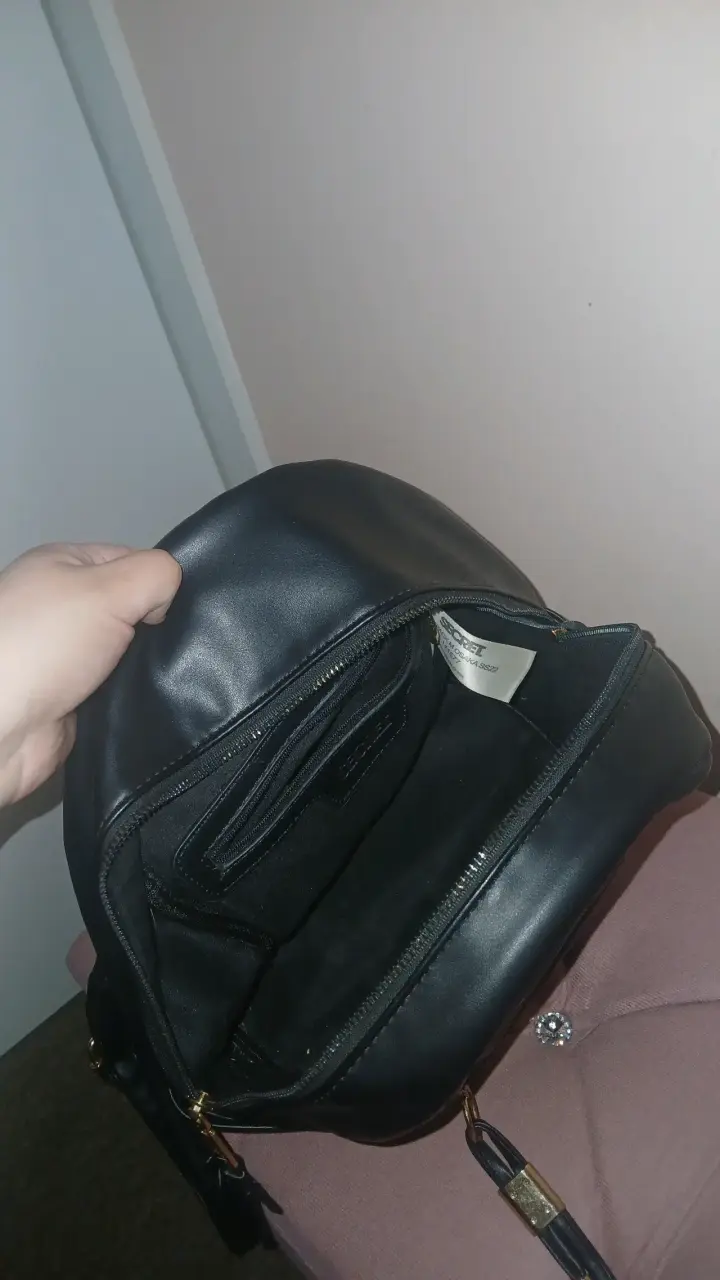 Mochila negra de cuero Secret con bolsillos - 3