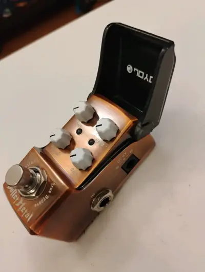 Pedal de distorsión Joyo Bullet Metal para guitar - miniatura 1