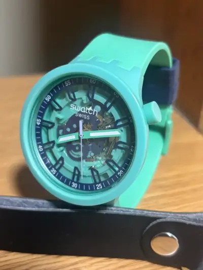 Reloj Swatch Swiss verde transparente - miniatura 2