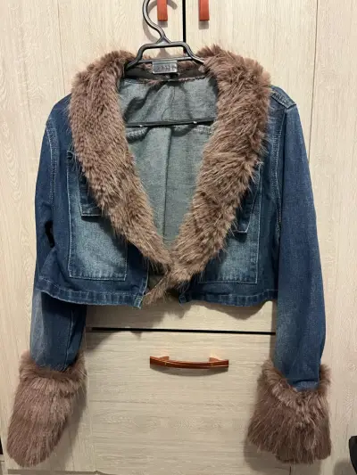 Chaqueta de mezclilla con peluche para mujer - miniatura 1