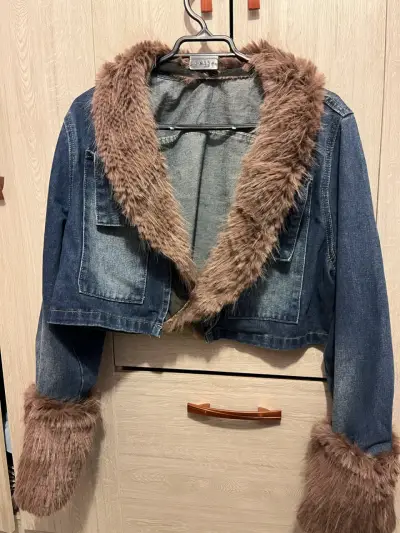 Chaqueta de mezclilla con peluche para mujer - miniatura 3