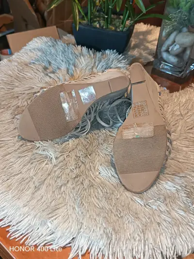 Sandalias de cuña flsa con tiras - miniatura 3