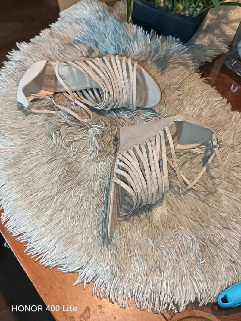 Sandalias de cuña flsa con tiras - 5