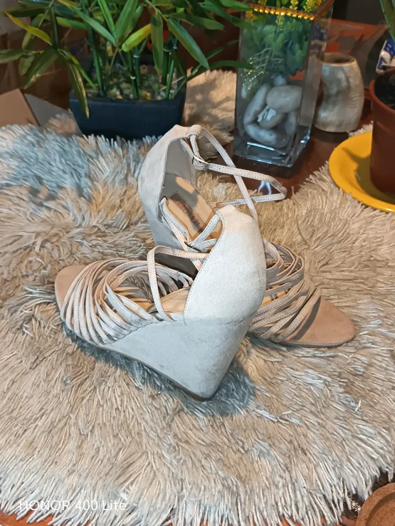 Sandalias de cuña flsa con tiras - 6