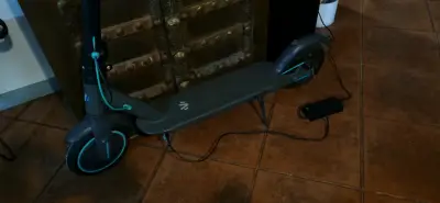 Scooter eléctrico Muvter con cargador - miniatura 2