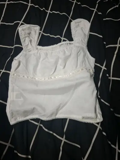 Blusa blanca de encaje para mujer - miniatura 2