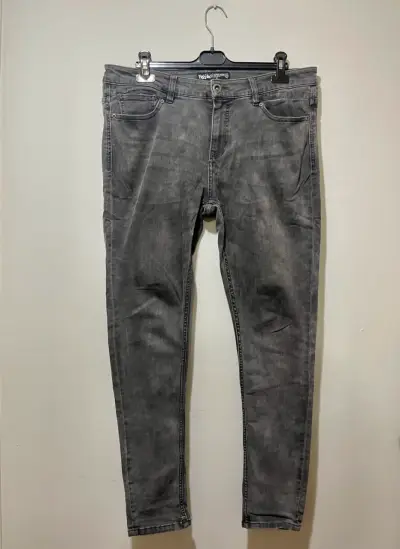 Jeans grises No Boundaries talla 46 - miniatura 1