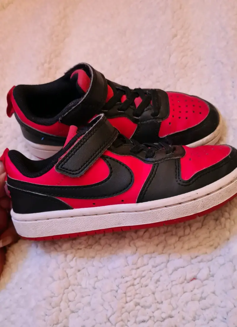 Zapatillas deportivas Nike rojas y negras para ni - 3