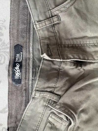 Pantalones cortos skinny color beige para hombre - miniatura 1