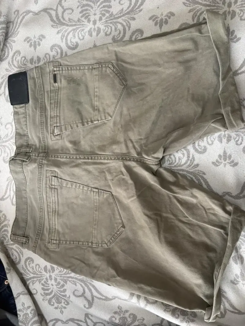 Pantalones cortos skinny color beige para hombre - 2