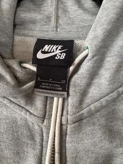 Polerón Nike SB gris con capucha - miniatura 1