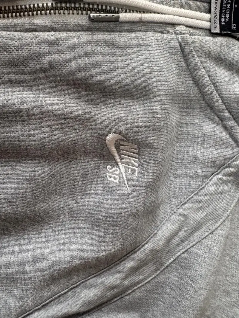 Polerón Nike SB gris con capucha - 5