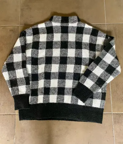 Suéter de cuadros blanco y negro para mujer - miniatura 1