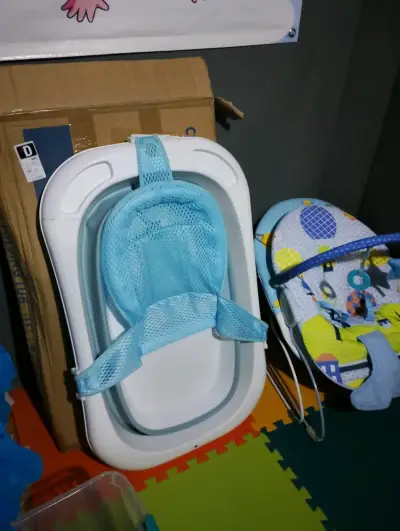 Tina de baño para bebé con soporte azul - miniatura 1